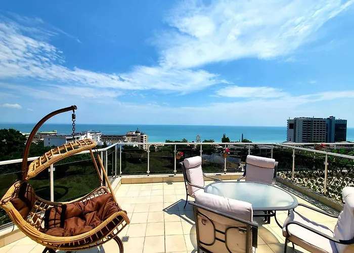 Dilov Apartments In Yalta Golden Sands