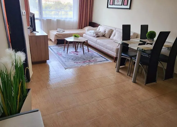 Dilov Apartments In Yalta Golden Sands